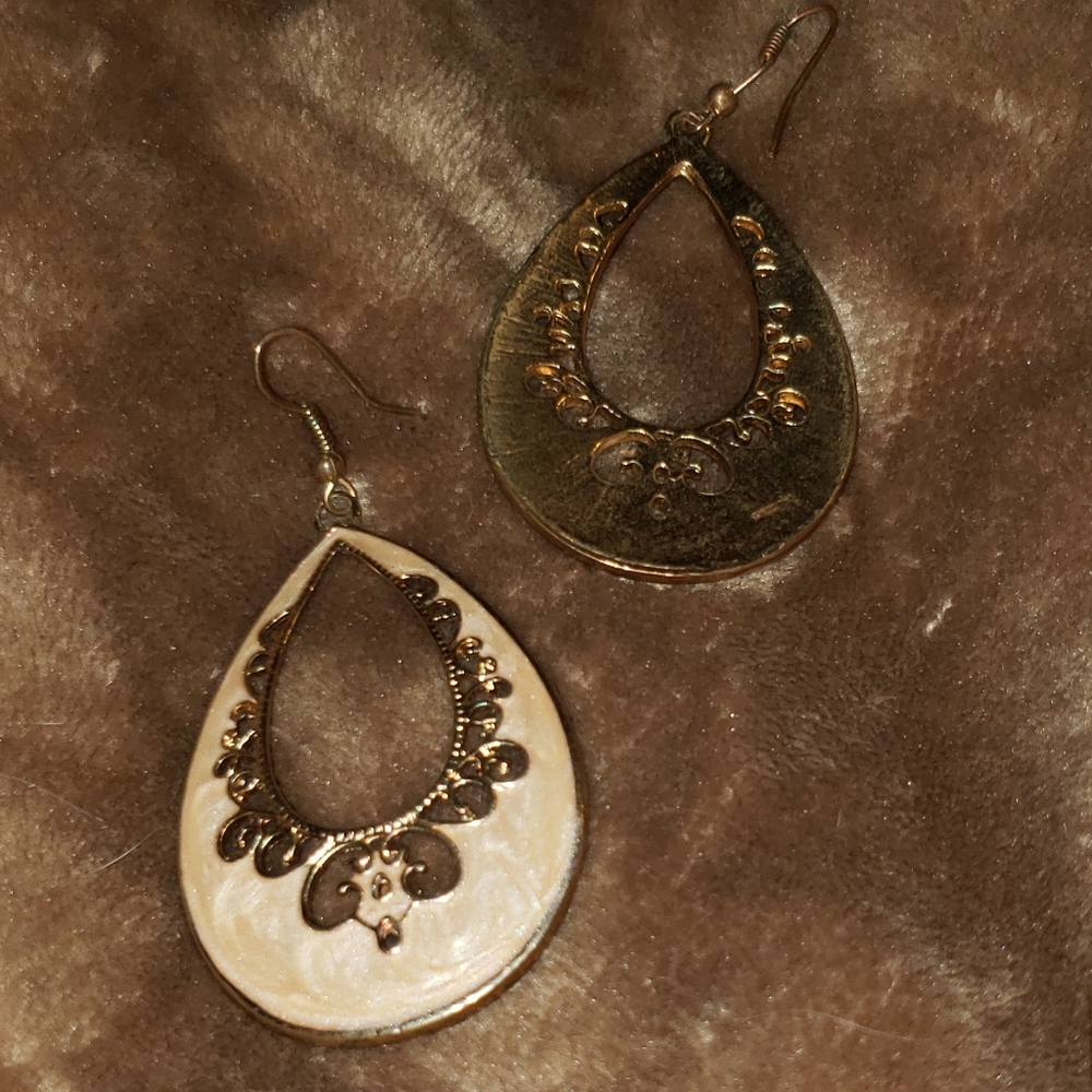 Dangle earrings